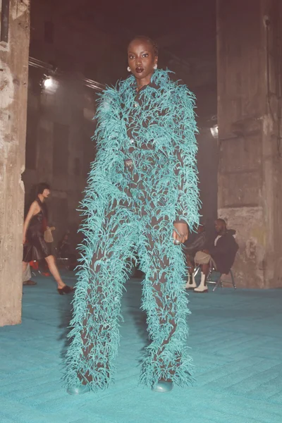 Look 19